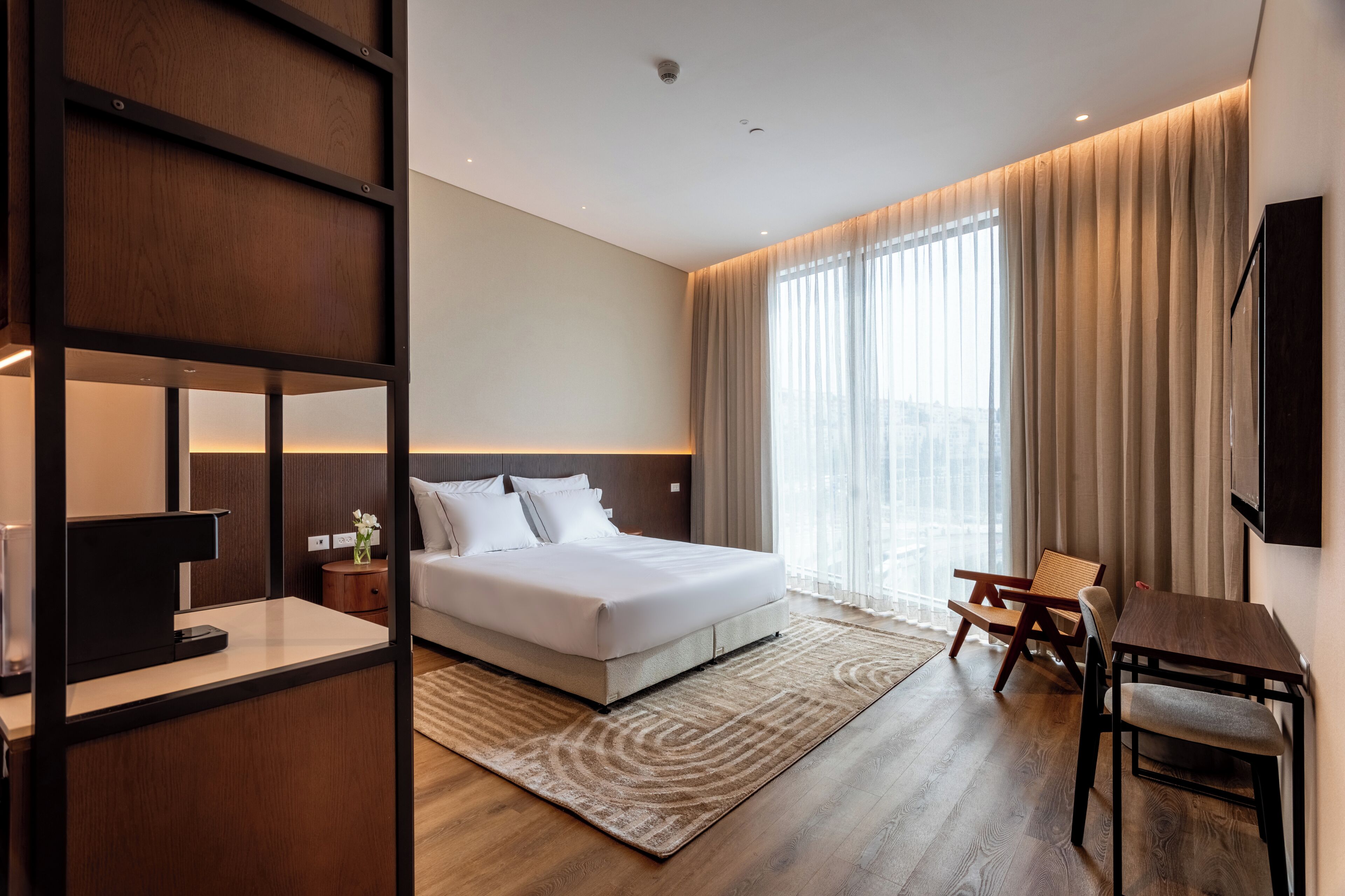 Standard-Studio, Stadtblick | Minibar, Zimmersafe, Schreibtisch, laptopgeeigneter Arbeitsplatz