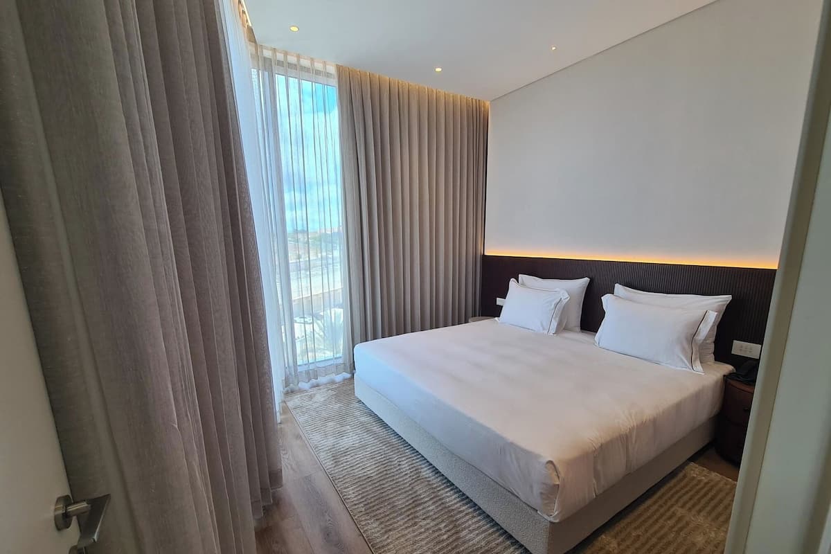 Junior Suite, City View | 1 bedroom, in-room safe, free WiFi