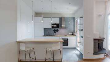 Fridge, microwave, oven, dishwasher