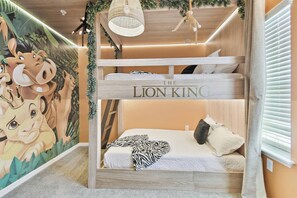 5 habitaciones, tabla de planchar con plancha, cuna de viaje y wifi 