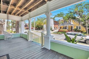 المنطقة المحيطة بالمنشأة