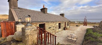 Unique Cobblestone cottage with WiFi on charming Arranmore Island