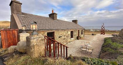 Unique Cobblestone cottage with WiFi on charming Arranmore Island