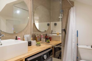 Shower, hair dryer, towels - Serignan Village T1 Bis (Sérignan)