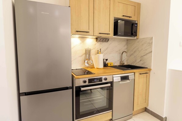 Fridge, microwave, oven, stovetop - Serignan Village T1 Bis (Sérignan)