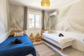 2 室のベッドルーム、アイロン / アイロン台、WiFi、ベッドシーツ