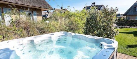 Villa (Villa Comfort Wellness Plus 6) | Deep-soaking bathtub