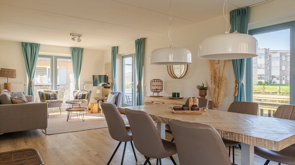 Villa (Villa Comfort) | Living room | TV - Dormio Villapark Duynzicht (Julianadorp)