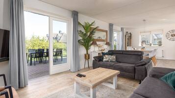 Villa (Villa Comfort Wellness Plus 6) | Woonkamer | Een televisie