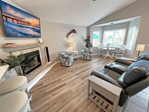 Smart-TV, Kamin, Arbeitsbereiche