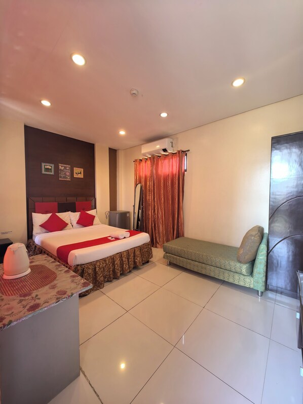 华丽双人房 | 办公桌、折叠床/加床（额外收费）、免费 WiFi、床单