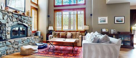 Smart TV, chimenea, videojuegos y reproductor de DVD