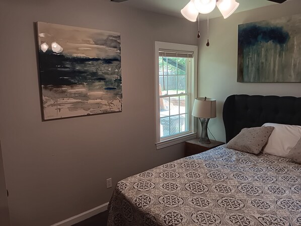 5 bedrooms, iron/ironing board, WiFi, bed sheets