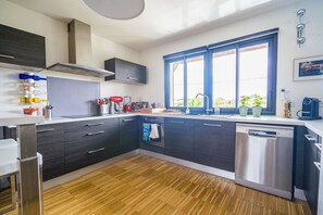 Fridge, microwave, oven, dishwasher