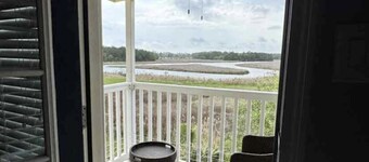 Tranquil 2-bedroom condo in Ocean Springs with fitness room, WiFi