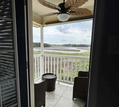 Tranquil 2-bedroom condo in Ocean Springs with fitness room, WiFi