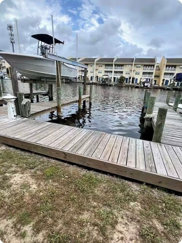 Tranquil 2-bedroom condo in Ocean Springs with fitness room, WiFi