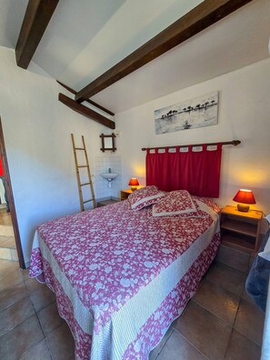 2 chambres, fer et planche Ă  repasser, Wi-Fi gratuit, draps fournis