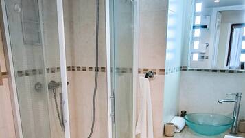 Dusch, hÄrtork och handdukar