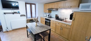 Fridge, microwave, oven, coffee/tea maker