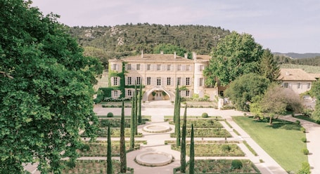 外観. Le Cocoon d'Estoublon classé 2 étoiles