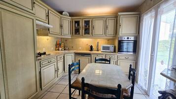 Réfrigérateur, micro-ondes, four, lave-vaisselle