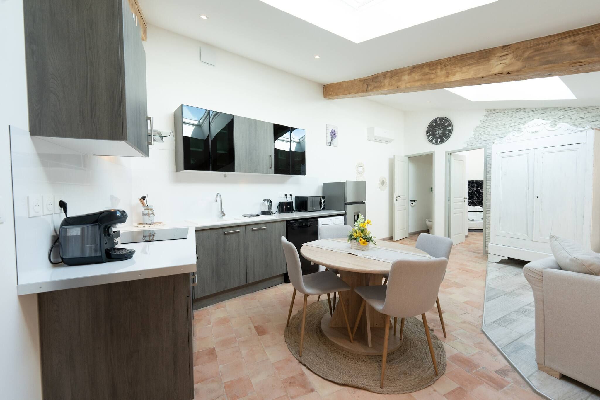 Réfrigérateur, micro-ondes, four, lave-vaisselle