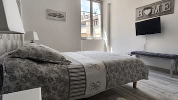 2 bedrooms, iron/ironing board, travel crib, free WiFi