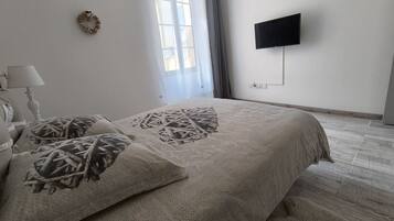 Iron/ironing board, travel crib, free WiFi, bed sheets