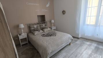 Iron/ironing board, travel crib, free WiFi, bed sheets
