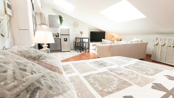 Een strijkplank/strijkijzer, reisbedje, gratis wifi, beddengoed