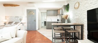 : Charming Attic Apartment - 3 Star Rated 
