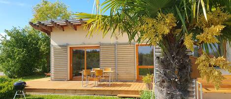 屋外ダイニングエリア