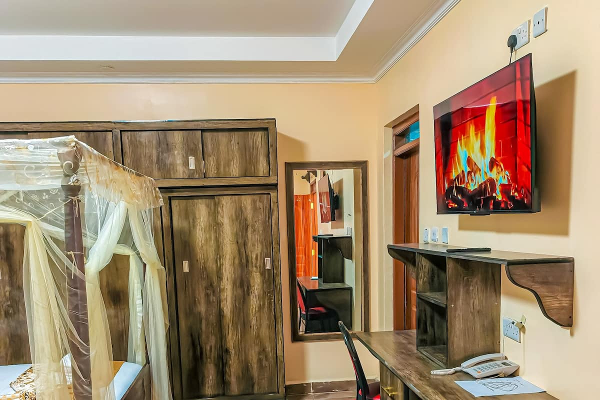 Estudio Confort | 1 habitación, escritorio y espacio para trabajar con laptop
