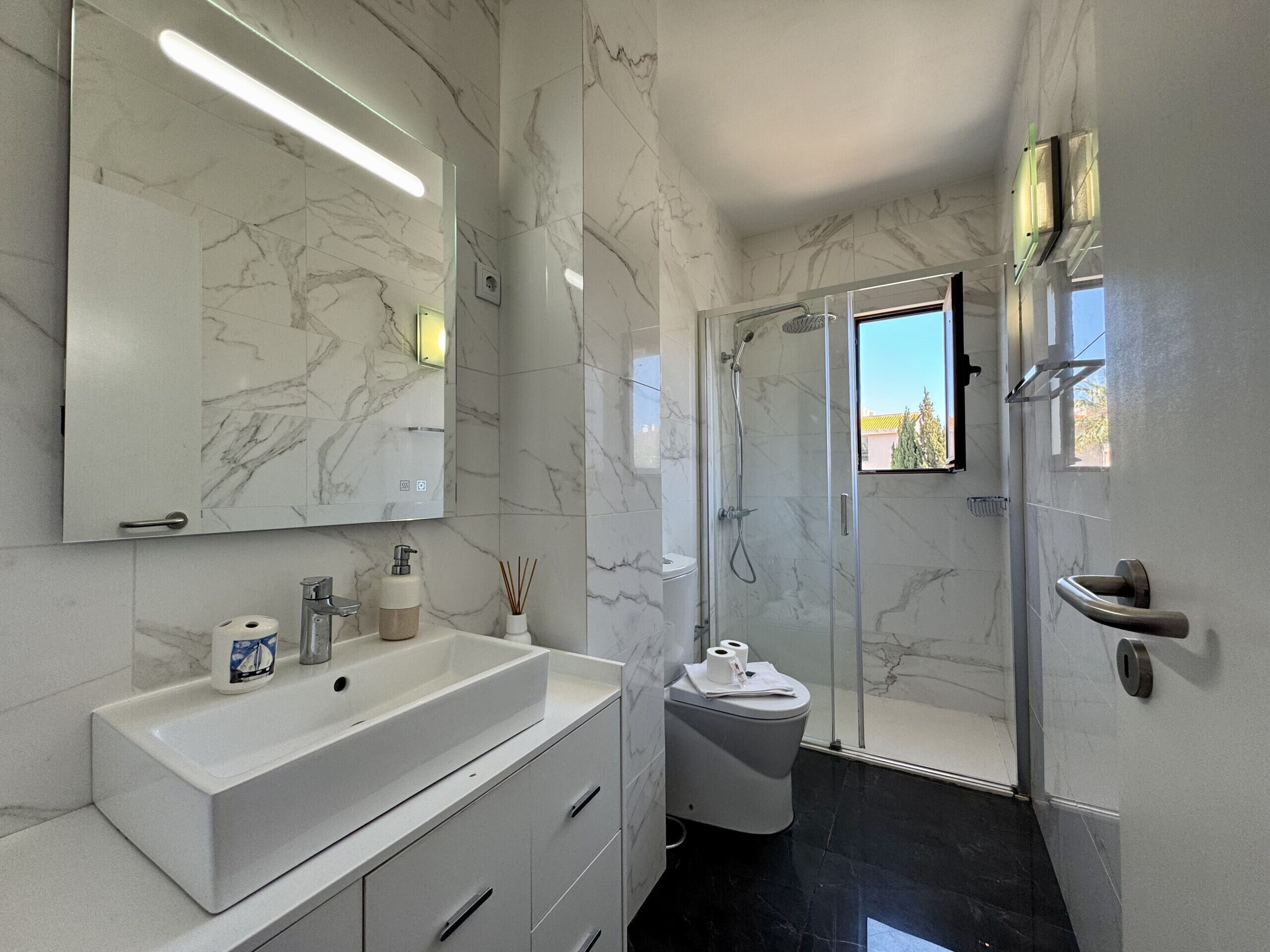 Shower, towels