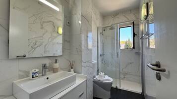 Shower, towels