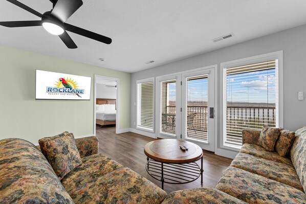 Smart TV - Lakeview Paradise: Marina and Boat Rentals (Branson)