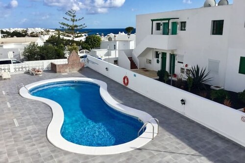 Modern 2-Bedroom Air-Conditioned Apartment Near Los Pocillos Beach