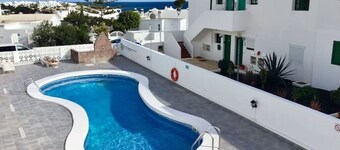 Modern 2-Bedroom Air-Conditioned Apartment Near Los Pocillos Beach