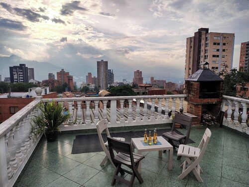 Casa Hévenie - Spacious and familiar, with nice BBQ terrace and view in the village.