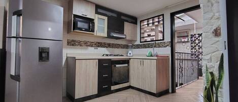 Frigorifero, microonde, forno, frullatore