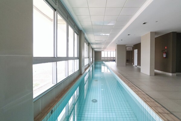 Indoor pool, outdoor pool, pool umbrellas, sun loungers - ADD Nova Berrini (Sao Paulo)