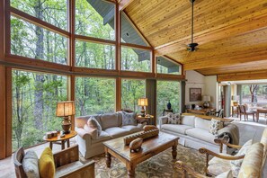 Smart TV, fireplace - New Rental: Wonderful home in the Heart of Sapphire (Cashiers)