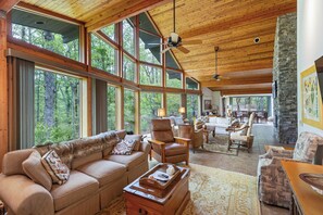 Smart TV, fireplace - New Rental: Wonderful home in the Heart of Sapphire (Cashiers)