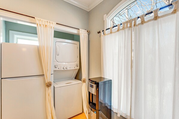 A compact laundry room with a washing machine, dryer, and a small coffee maker. - 3 Mi to Dtwn: Historic Gem w/ City Views in Dallas (Dallas)