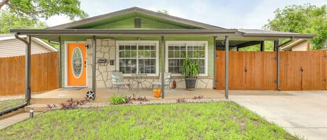 House (2 Bedrooms) | Front of property