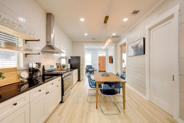 Interior - San Antonio Home 2 Mi to Dtwn, Swim Spa! (San Antonio)