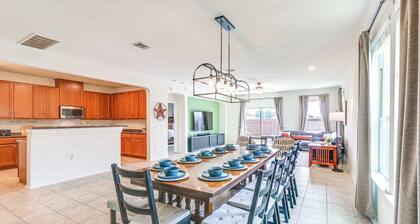 10 Mi to Dtwn Austin: Family Home w/ Communal Pool