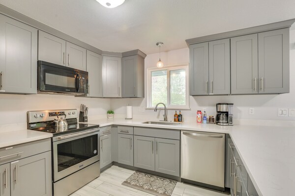 7 Mi To Dtwn: Family-friendly Abode In Seattle! - Seattle, WA
