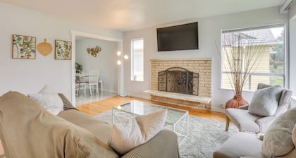 7 Mi to Dtwn: Family-friendly Abode in Seattle!